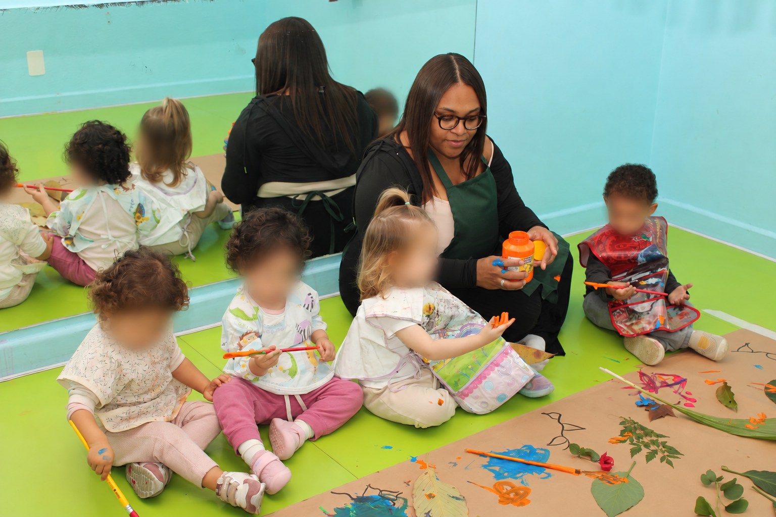 Atividade de arte no Berçário da Escola Quintal da Vovó
